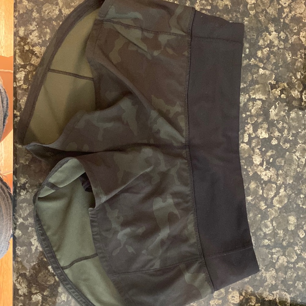 lululemon camo speed up shorts 2.5 inch size 2